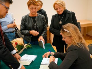 Spotkanie autorskie z Magdaleną Wolińską-Riedi - zdjęcie 27