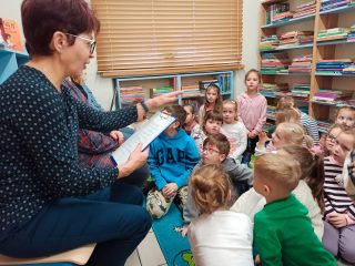 Klub Małego Czytelnika z przedszkolakami z PS nr 1 w Sułkowicach - zdjęcie 13