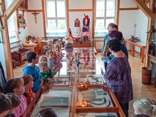 Klub Małego Czytelnika z przedszkolakami z PS nr 1 w Sułkowicach - zdjęcie 17