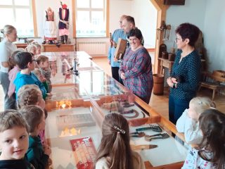 Klub Małego Czytelnika z przedszkolakami z PS nr 1 w Sułkowicach - zdjęcie 18