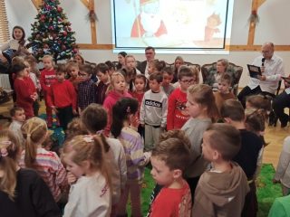 Grudniowe spotkanie w ramach Klubu Małego Czytelnika - zdjęcie 2
