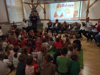 Grudniowe spotkanie w ramach Klubu Małego Czytelnika - zdjęcie 5