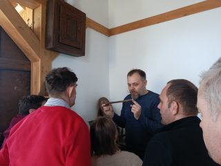 Podopieczni WTZ w bibliotece - zdjęcie 5