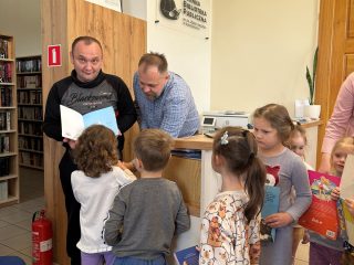 Zajęcia w ramach Klubu Małego Czytelnika - zdjęcie 12