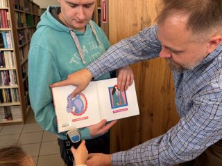 Zajęcia w ramach Klubu Małego Czytelnika - zdjęcie 13