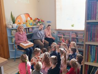 Zajęcia w ramach Klubu Małego Czytelnika - zdjęcie 18