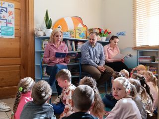 Zajęcia w ramach Klubu Małego Czytelnika - zdjęcie 23