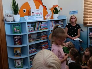 Klub Małego Czytelnika z dziećmi z Przedszkola nr 1 w Sułkowicach - zdjęcie 6